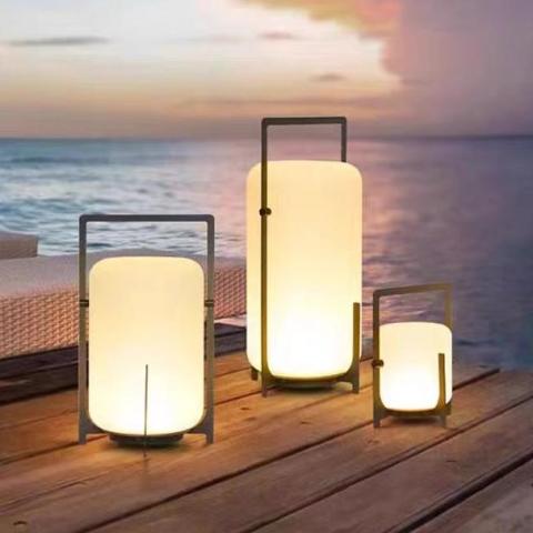 Plug-in Courtyard Lantern